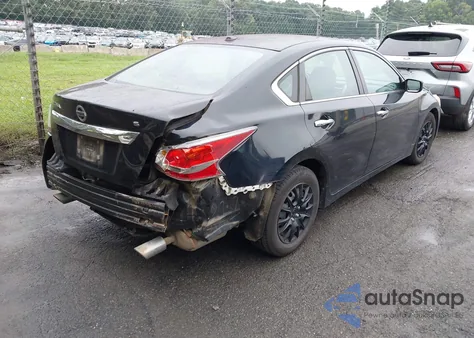 2015 Nissan Altima 2.5/2.5 S/2.5 Sl/2.5 Sv z USA, uszkodzony, nr VIN 1N4AL3AP3FC261533